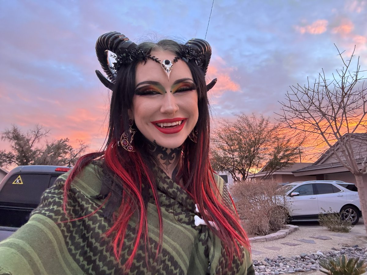 Jemmajune_'s tweet photo. Probably my new favorite pics of me🖤🤩 https://t.co/q1tfM2ucFj