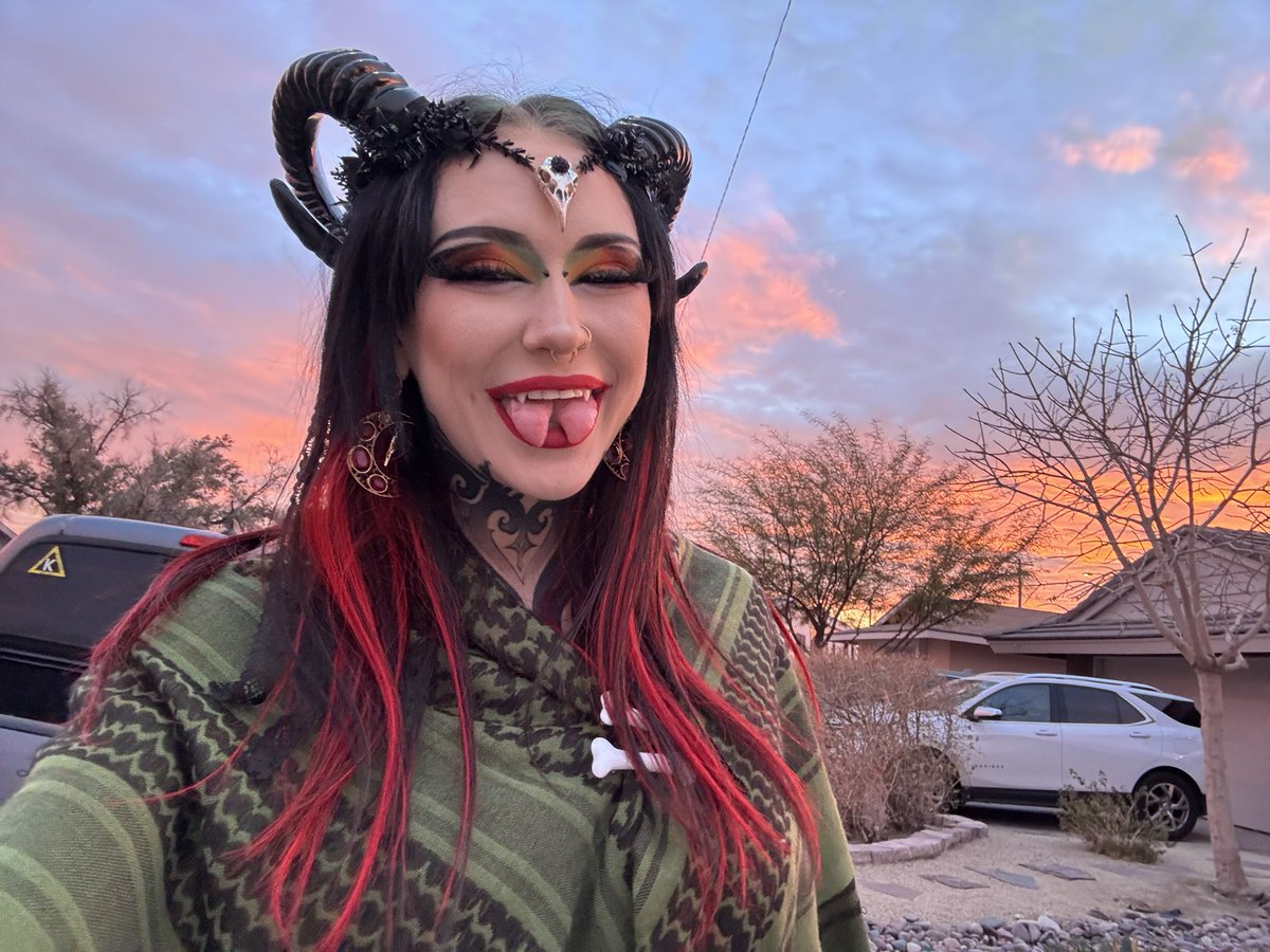 Jemmajune_'s tweet photo. Probably my new favorite pics of me🖤🤩 https://t.co/q1tfM2ucFj