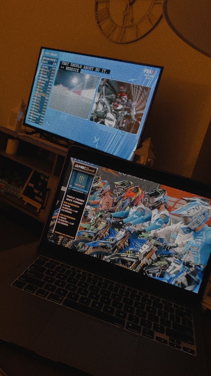 My favorite way to spend a Saturday evening 🤘🏻🏁

#NASCAR #SupercrossLIVE