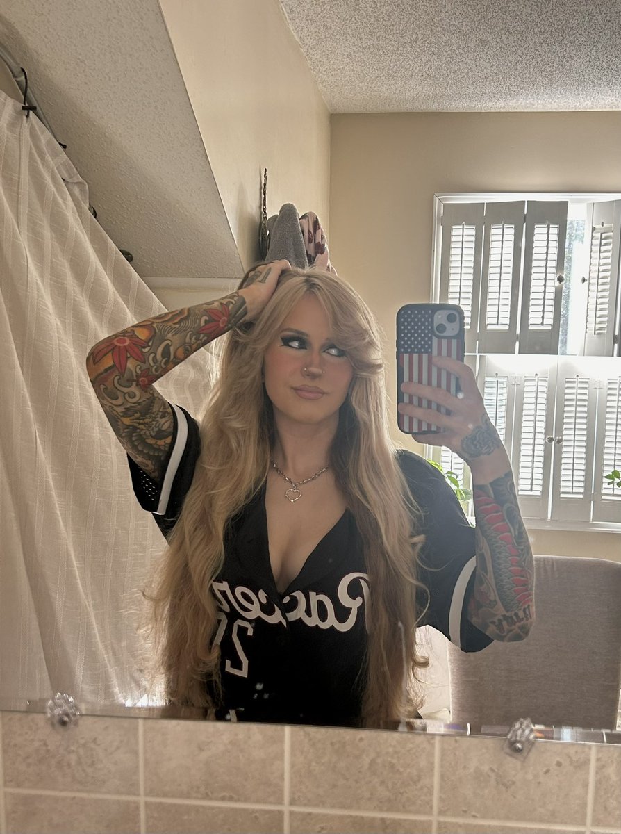 alexis xj👩🏼‍🏭 tweet media