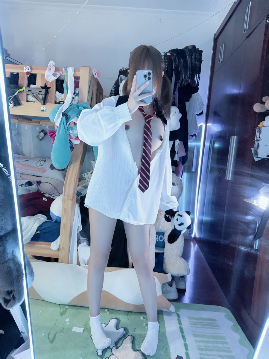 在吗，这几天没理你是家里给安排相亲了，对方没相中，告诉我不要再联系了，我就继续回来喊你宝宝啦！

宝宝，还在吗？我好急，能给看看腿吗？