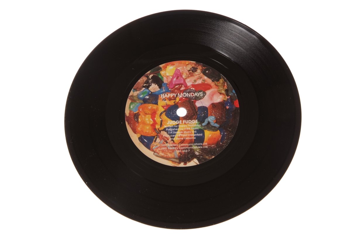 FactoryRecCol's tweet photo. Fac 332 Happy Mondays were MASSIVE at this point and issued the 7" single 1st press Judge Fudge 1991 from my collection of 46 years and counting of the factory music medium @Happy_Mondays #fac332 #JudgeFudge #RIPPaulRyder #faccolmanc #factoryrecords https://t.co/9IK0XHSI1W