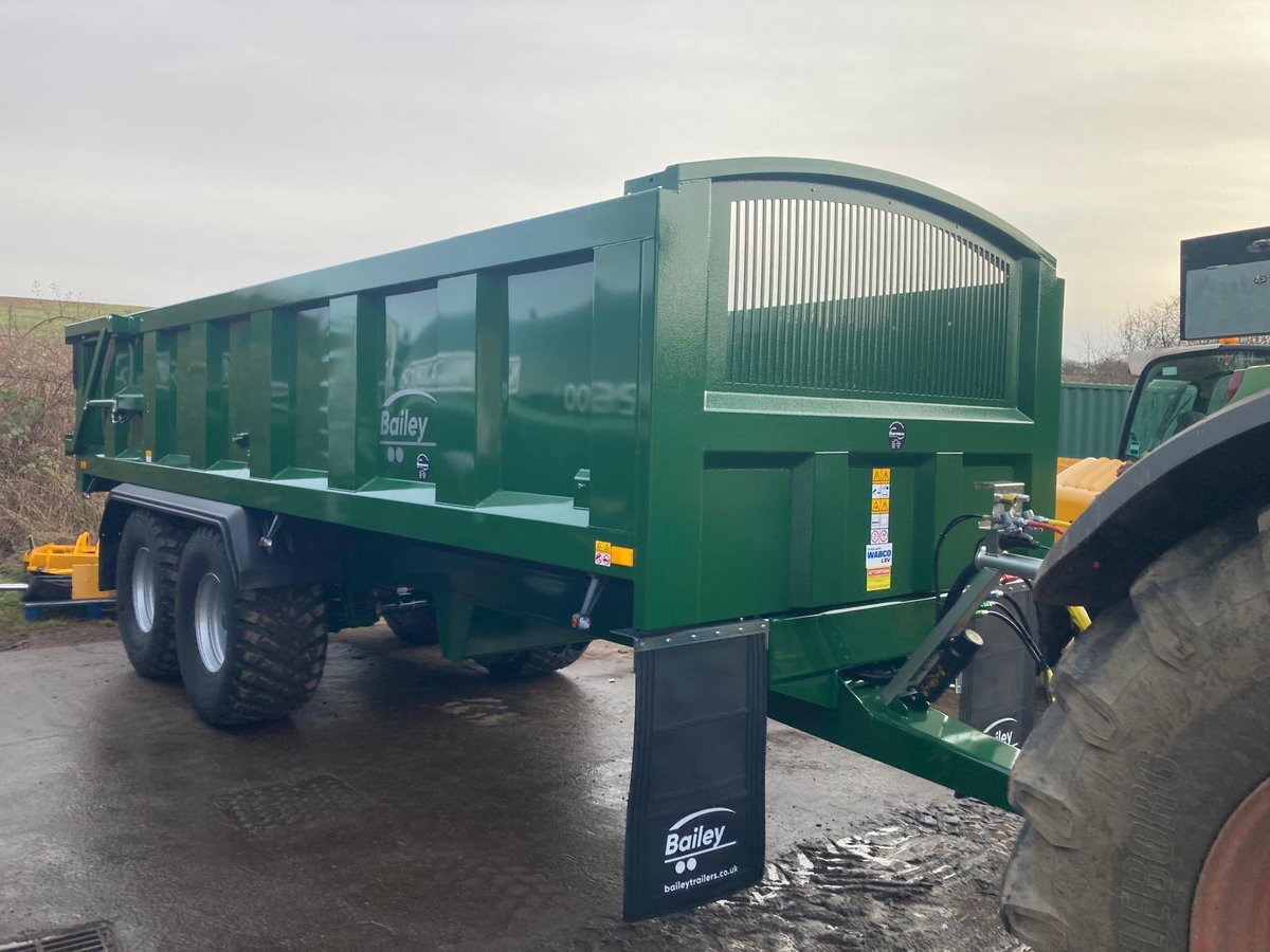 Sharmansagri's tweet photo. π¨SOLD - @BialeyTrailer 15T Root Trailer off to its new home where it will be carting carrots π₯ Thank you for your purchase and enjoy your new trailer π€ Sold by Andrew Channing
#SharmansSupplied #SharmansMakesTheDifference #BaileyTrailer #Agriculture #Farming #RootTrailer https://t.co/7lpBU6p92t