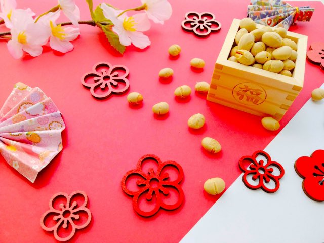 mannershiroko's tweet image. 2025年の節分は2月2日。節分は五節句のうちのひとつです。豆まきは、災害や疫病を追い払い福を招き入れるという考え。これは中国から伝えられた「追難の儀式」(鬼やらい)に由来しています。豆には霊力があると考えられており、豆をまくことで邪気を払い福を呼ぶとするもの。福多き年となりますように💫