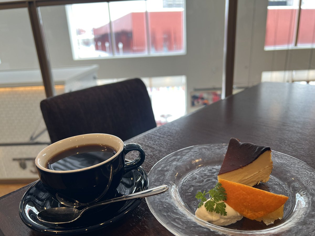 s_d_naito's tweet photo. [LOS INGOBERNABLES de JAPON]

Fui a "Nebuta House Warasse", comí tarta de queso y vi el "Puente de la Bahía de AOMORI".

“ねぶたの家 ワ･ラッセ”へ行って、チーズケーキを食べて、“青森ベイブリッジ”を見てきました。

Aún así hace frío...

それにしても寒い…。 https://t.co/PiUtnqsqjr