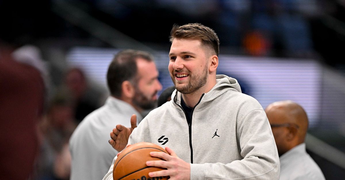 Report: Lakers land Luka Doncic, trade Anthony Davis to Mavs reut.rs/4hpNtkX