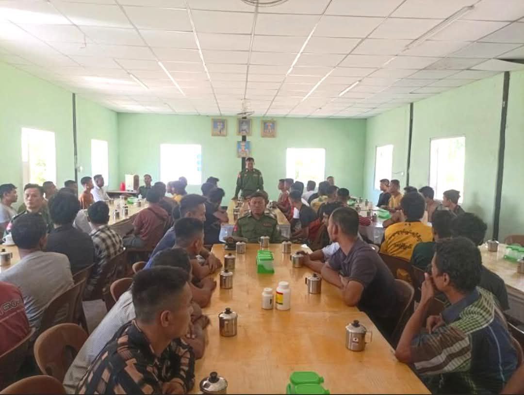 zawmoethant71's tweet image. The military has arrested/ dragging porters more than 40 young men in #Yangon, #Bagan(ancient city),#KyaukPaDaung &amp;amp; #KyaiTong cities &amp;amp; were EXTORTING money from them.

t.me/infohlaing/125…
#2025Feb2Coup
#Airbusted
#AirBus2AirStrikes
#WhatsHappeningInMyanmar