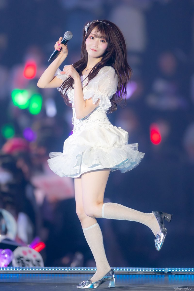 =LOVE 大谷映美里 直筆 チュウ アリーナツアー2025 黒衣裳 イコラブ 大谷映美里 直筆 生写真 アリーナツアー2025 黒衣装 大谷映美