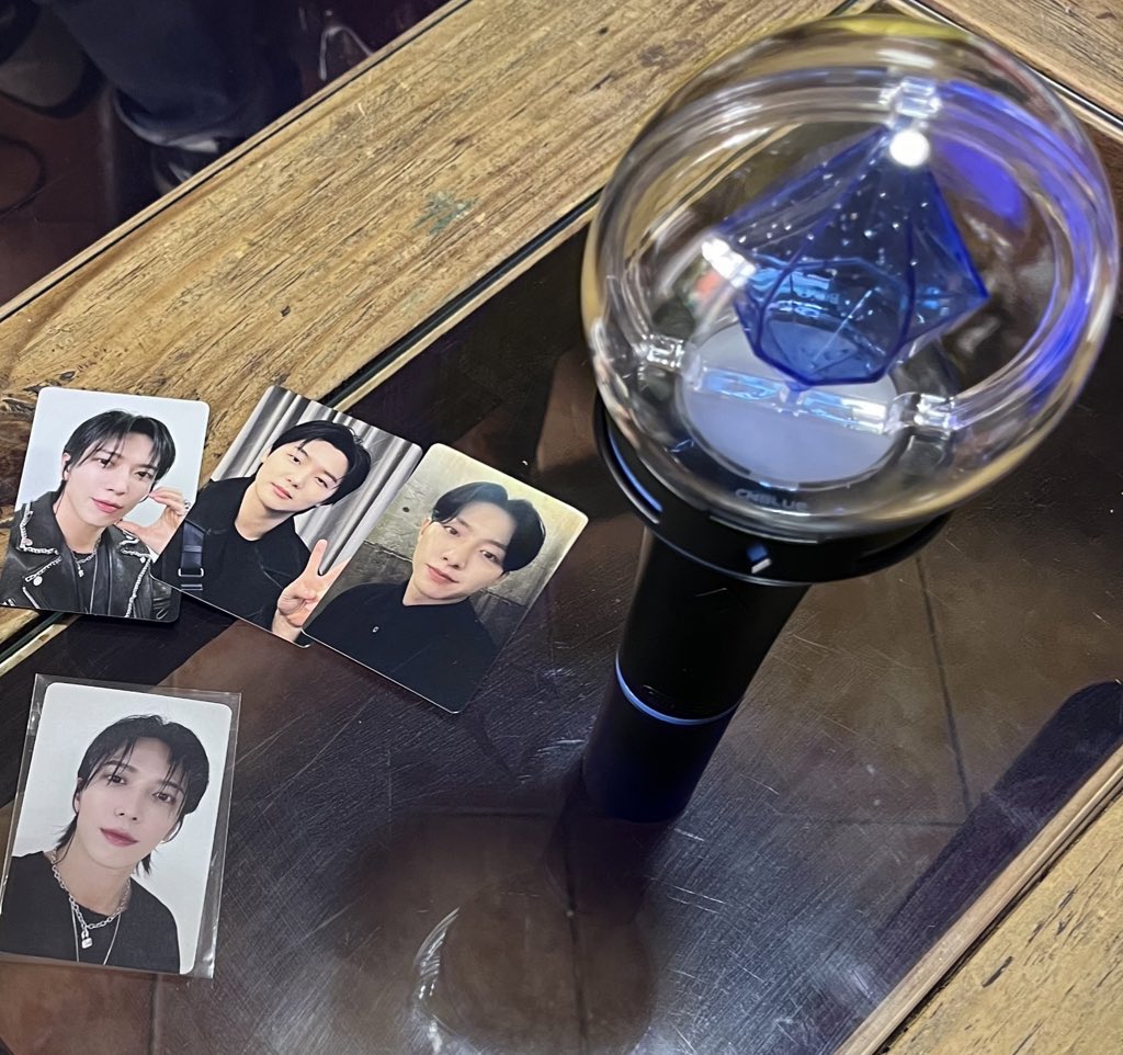 TeresaBa8110's tweet photo. @ApodacaGroup ya quiero estrenar esta preciosura ayúdanos a traer a #CNBLUE 

#CNBLUE_en_Mexico #VOYAGE_into_X_Mexico 
@official_CNBLUE https://t.co/wFIfrxLyMQ