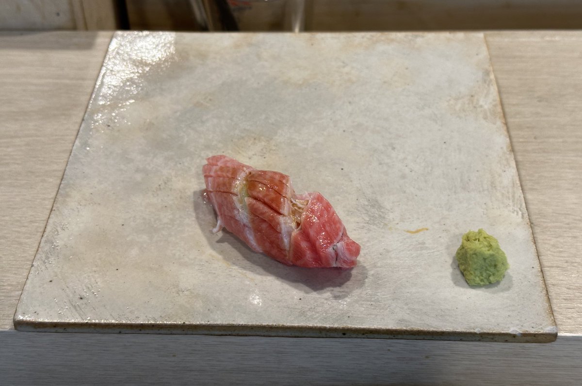 밥 먹을때 저는 맛있는건 젤 나중에 먹어요ㅎ

1️⃣ 맛있는 반찬부터 먹는다
2️⃣ 맛있는 반찬은 마지막에 먹는다

사진은 앵콜스시🧡