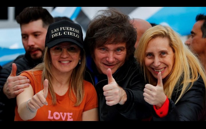 mareco2014's tweet photo. @cositopolitico @jorgemacri #PeroniaLLA Lo de MARRA  es la Copia de Carolina Piparo  👇 por eso Gobierna #Kicillof https://t.co/Bl3oqZRhyI