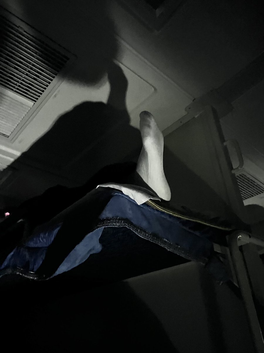 坐个火车也能被我抓住偷拍的
猜猜后续干嘛了