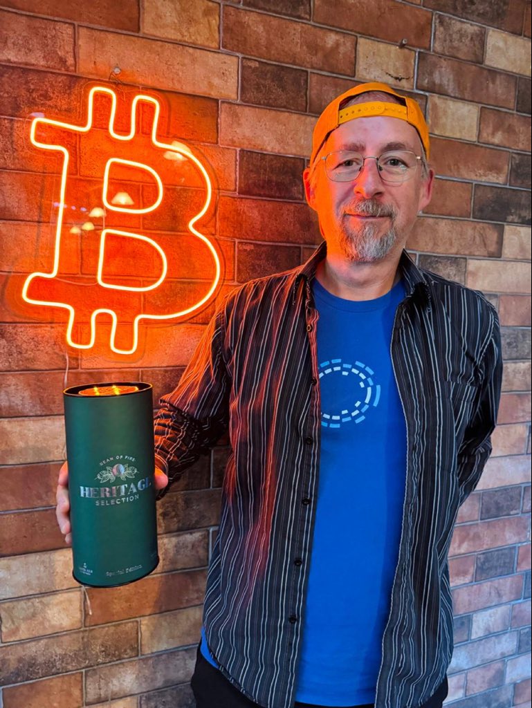 Stacyhervert's tweet photo. When Adam Back held a limited edition container of Bean of Fire volcano coffee made in El Salvador, it literally erupted in lava colored Bitcoin symbols!

🌋🟢 https://t.co/m515CyqF49