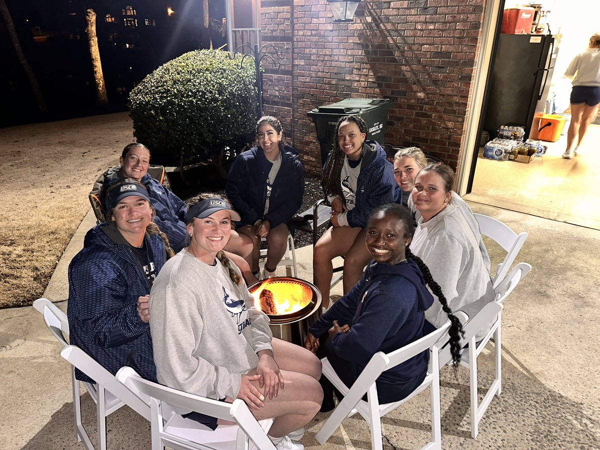 Post-First 𝗪𝗜𝗡 meal together hosted by the Morgan Family! Thank you for having us! 

#Family | #FinsUpForever