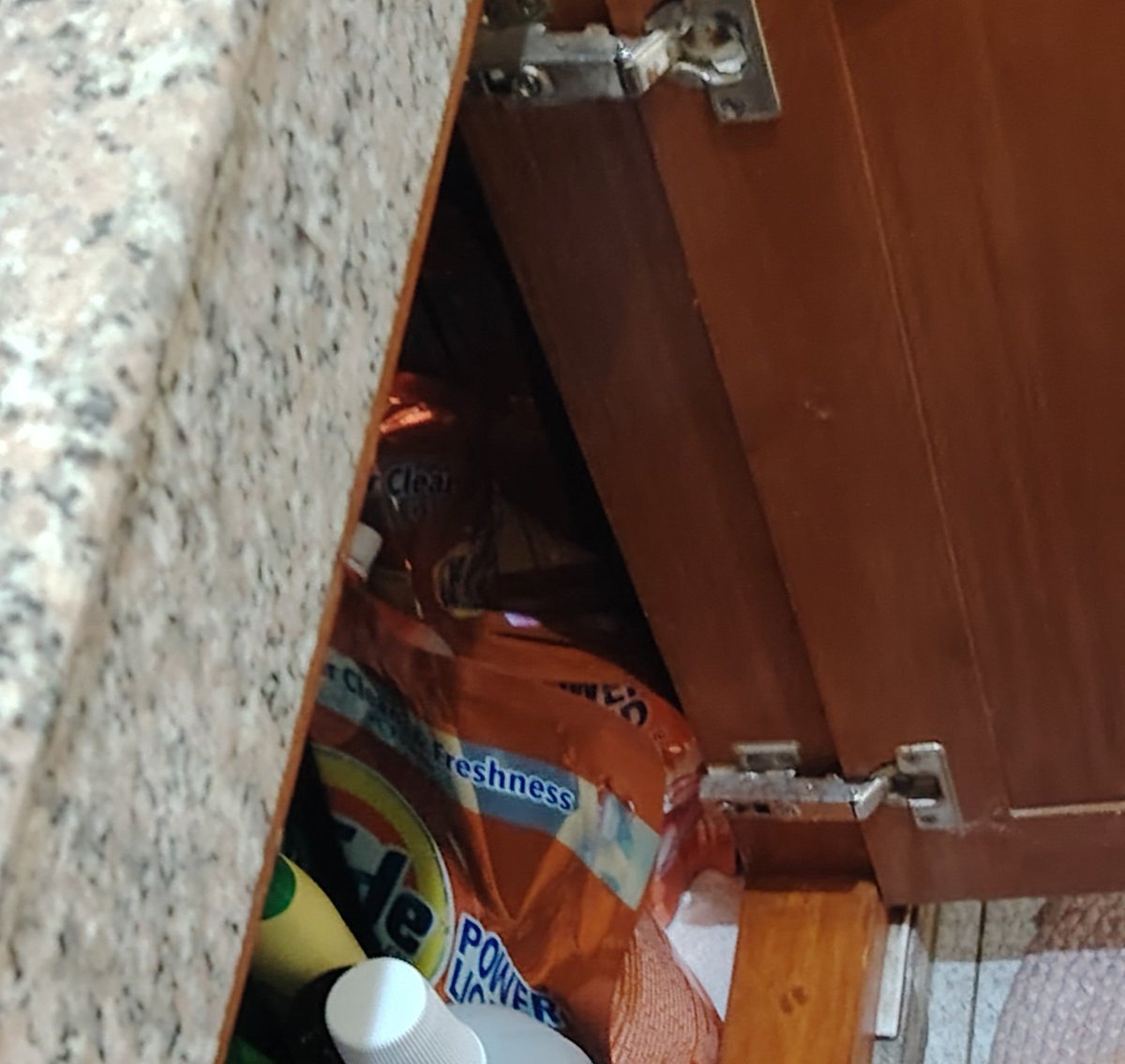 sittie042's tweet photo. Aba! Mhieee ....Mhieee ilan bnili mo ng Tide 4 HAHAHAHAH iba ka talaga paps pati si Mommy napa bili ng Tide mukha 4 pa ata nabili nya 😅😁

Si mommy talaga pereng tenge nag papa kilig nanaman HAHAHAHAHAHAH ems 🤭😂

@aldenrichards0
@TidePhilippines
#ALDENxTide
#ALDENRichards https://t.co/TKnq6Si7nW