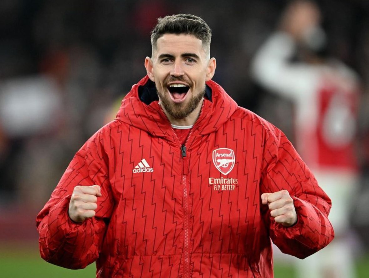 FabrizioRomano's tweet photo. 🔴⚫️ Flamengo board met with Arsenal to ask Jorginho to leave and join then with immediate effect… but no chance.

Arsenal rejected and Flamengo keep working on deal to sign the midfielder on free transfer for next season. https://t.co/vgmhaANrqr