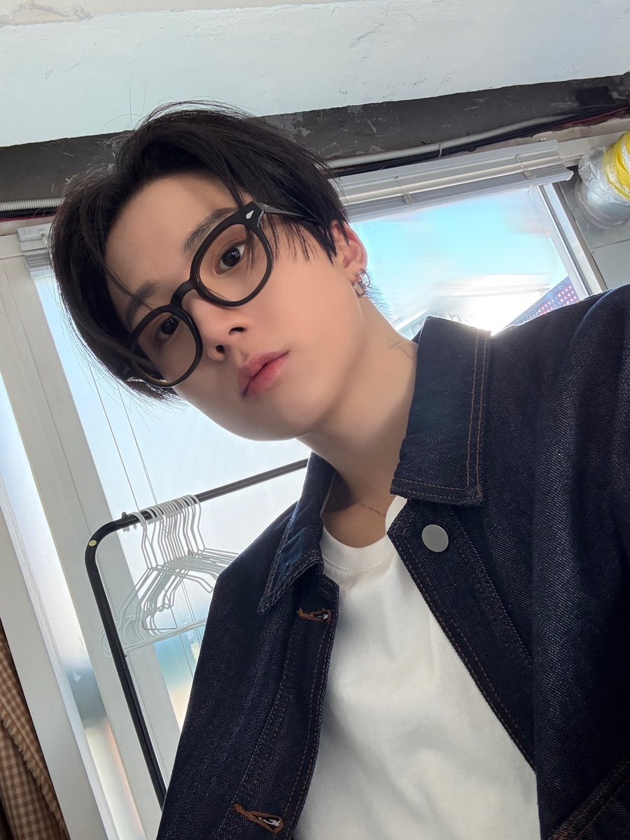 JUSTB_twt's tweet photo. [#건우] 🎂🎂 🥳🥳

#JUSTB #저스트비 #GEONU https://t.co/24nlNWW52B
