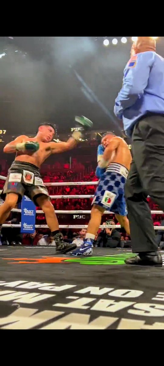BoxingVitals's tweet photo. What a great fight between #IsaacCruz vs #angelfierro 10 rounds of action Puro #Boxeo Mexicano 
#BenavidezMorrel https://t.co/pff3FQHkuF