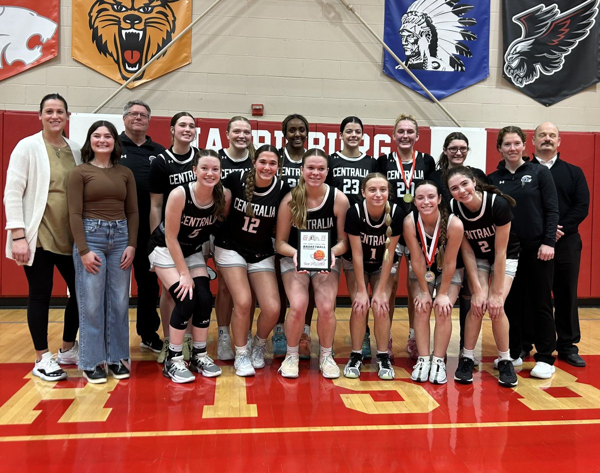 🏆Harrisburg Tournament Champion🏆 
For the 3rd year in a row the Lady Panthers (17-1) win the Harrisburg Tournament by defeating Harrisburg 61-47. Braylin Brunkhorst 22 pts &amp; 7 Rebs, Ryenn Gordon 17 pts &amp; 8 rebs, Madi Johnson 8 pts, Ealynne Bostick 7 pts.

<a href="/RodKRCG13/">Rod Smith</a>