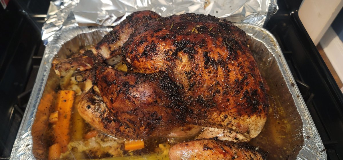 TstreeT_Contro's tweet photo. Oh yea, made a Turkey in February. This my Fight Night #BenavidezMorrell dirty bird #CookingWithControversy https://t.co/0Lu1V6ZmCW