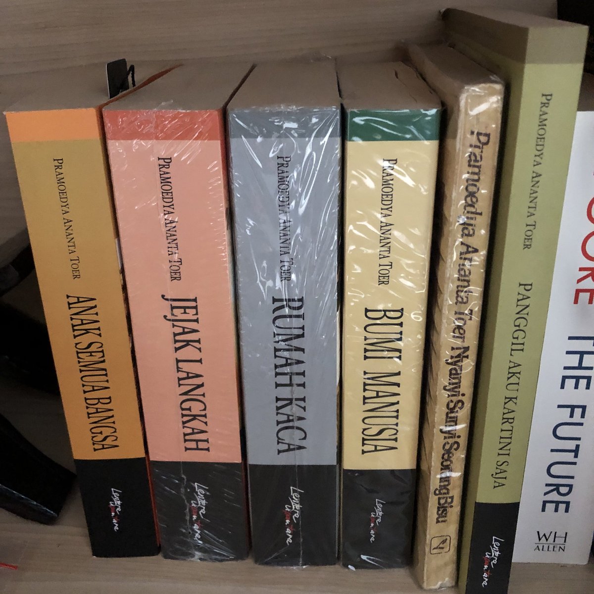 mas_bintang's tweet image. Berbilang tahun belum sempat dibuka, percaya Pramoedya memang salah satu yang terbaik, cuma belum ada waktu saja. 😃
#Pram