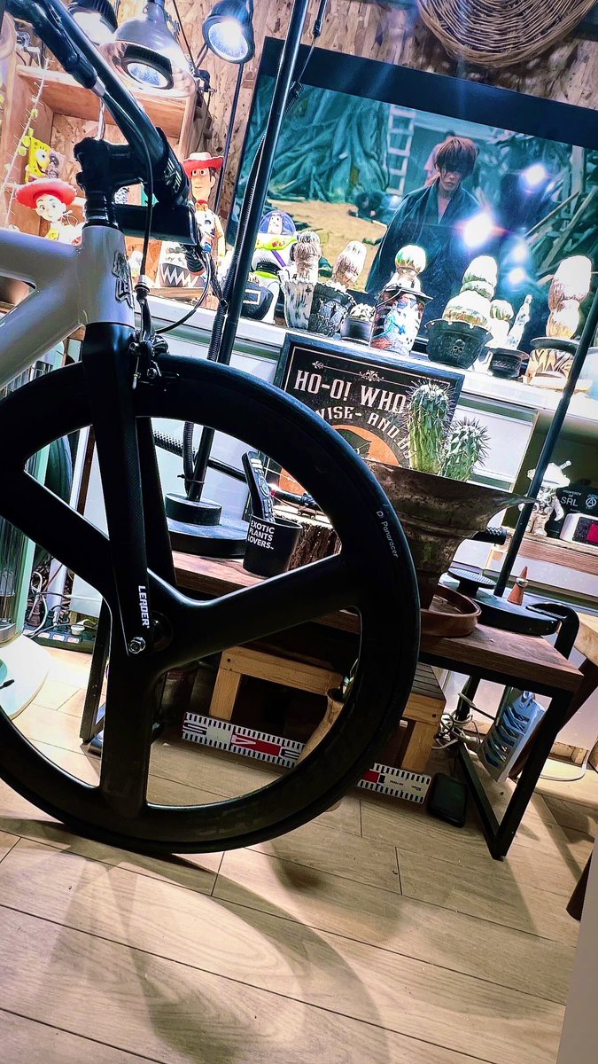 apple_owls's tweet image. 今ほど部品が届いたので…組み付けしてまーす😙

#fixie