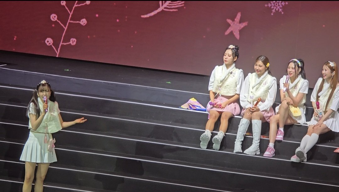 idlvcc's tweet photo. 20250201 
[PINK NEW YEAR] In TAIPEI

雖然에이핑크出道後我只有一起奔跑了8年
但往後的日子我會一直在台灣守候著
下次會給予妳們更多更多的愛🫶🏼🐼

다음에는 더 많은 사랑을 줄게요🖤🤍
@Apink_2011
@Apinkpcr @Apinkbm @Apinkjej
@APINKKNJ @Apinkohy
#박초롱 #윤보미 #정은지 
#김남주 #오하영 https://t.co/UcJbZZ42C8