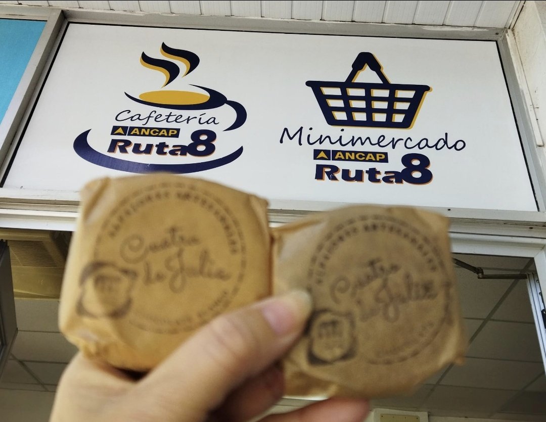 Hola! Qué emocióoooon ❤️  
En Treinta y Tres estamos en:
Estación Ancap de Ruta 8 km 285. 
Un beso y muchas gracias!