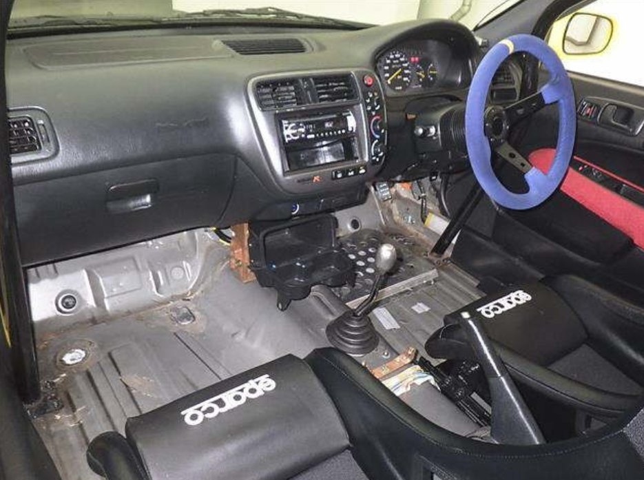 FujisanRob's tweet photo. This 2000 Honda Civic Type-R (EK9) was auctioned yesterday with 187,000kms as a grade R/D and went unsold for $18,700 CAD which would land in Vancouver for about $25,000 CAD with taxes, customs cleared.

#JDM #JDMNORTH #HONDA #CIVIC #EK9 #CTR #IMPORT #B16B https://t.co/1PjedMjumO