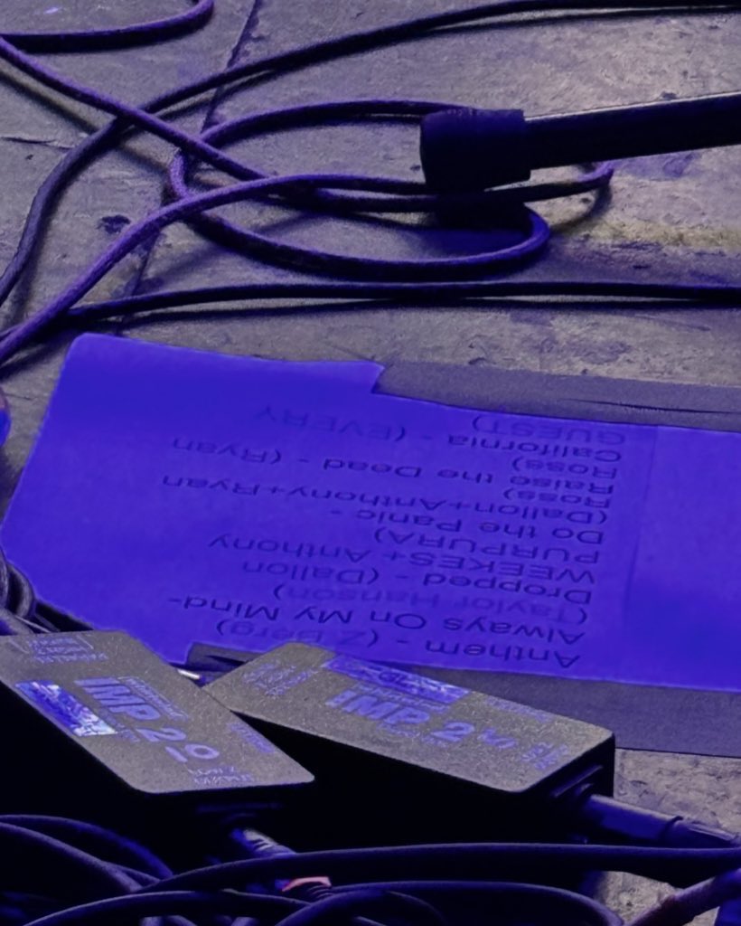 su11engir1s's tweet photo. ryan ross and dallon weekes singing a song together called “do the panic” as if that isn’t the one thing they literally did not want to do https://t.co/k3MfYRVzTt