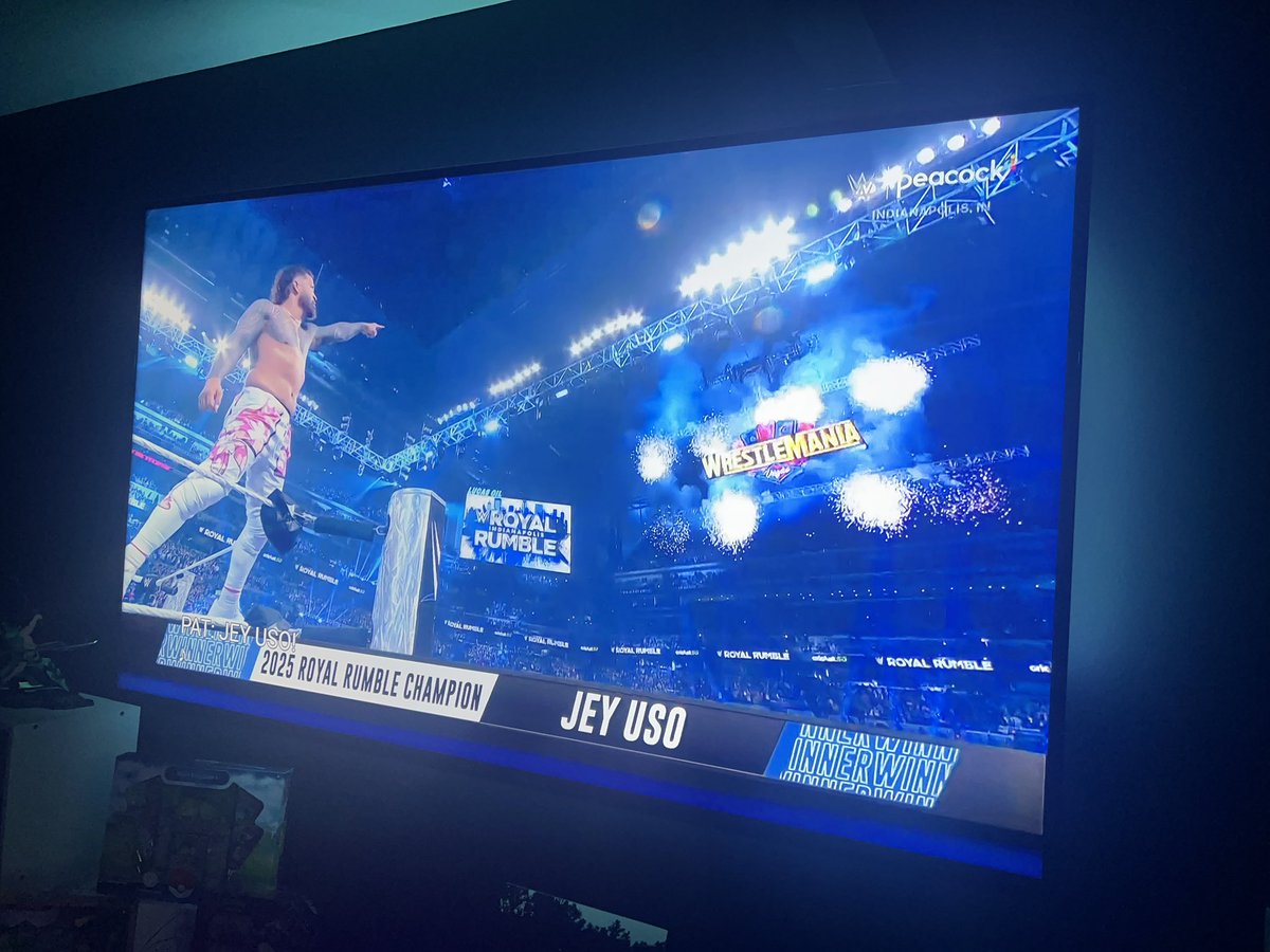 Lan2theG's tweet photo. MAIN EVENT JEY USO @WWEUsos #ROYALRUMBLE https://t.co/lg2eIsjQhN