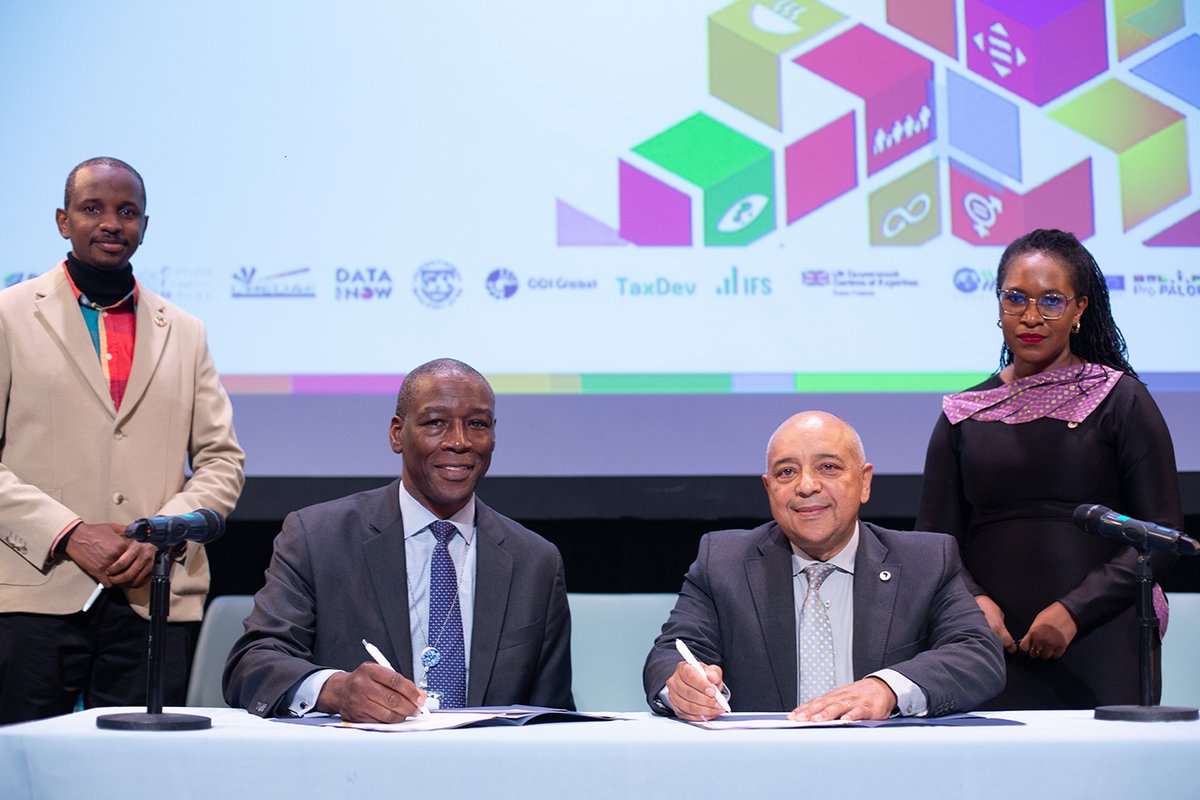 📢 <a href="/UNDP/">UN Development</a> &amp; <a href="/ATAFtax/">ATAF</a> are joining forces to strengthen tax systems across Africa!

This new partnership aims to empower countries to mobilize resources, reduce reliance on aid &amp; drive sustainable growth.  #Tax4SDGs

➡️Find out more: undp.org/africa/press-r…