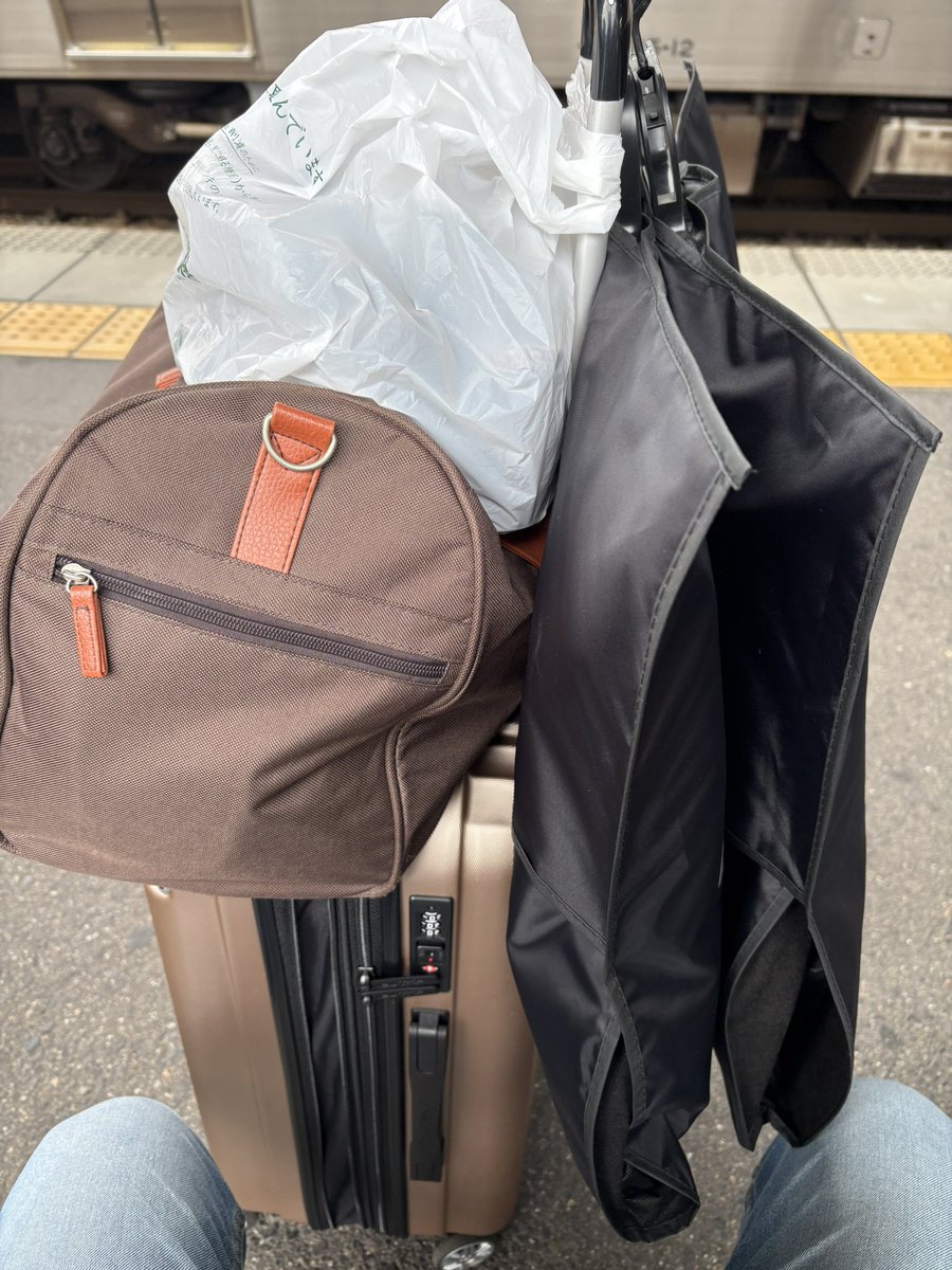 やる前から、この道で正解か悩むことってあると思う。

でもそれって後からしか分からない。

なら、悩んでも意味ないんじゃないかな。

「この道で正解だった。」と言えるように、やるしかないんじゃないかな。

東京、よろしくお願いします。