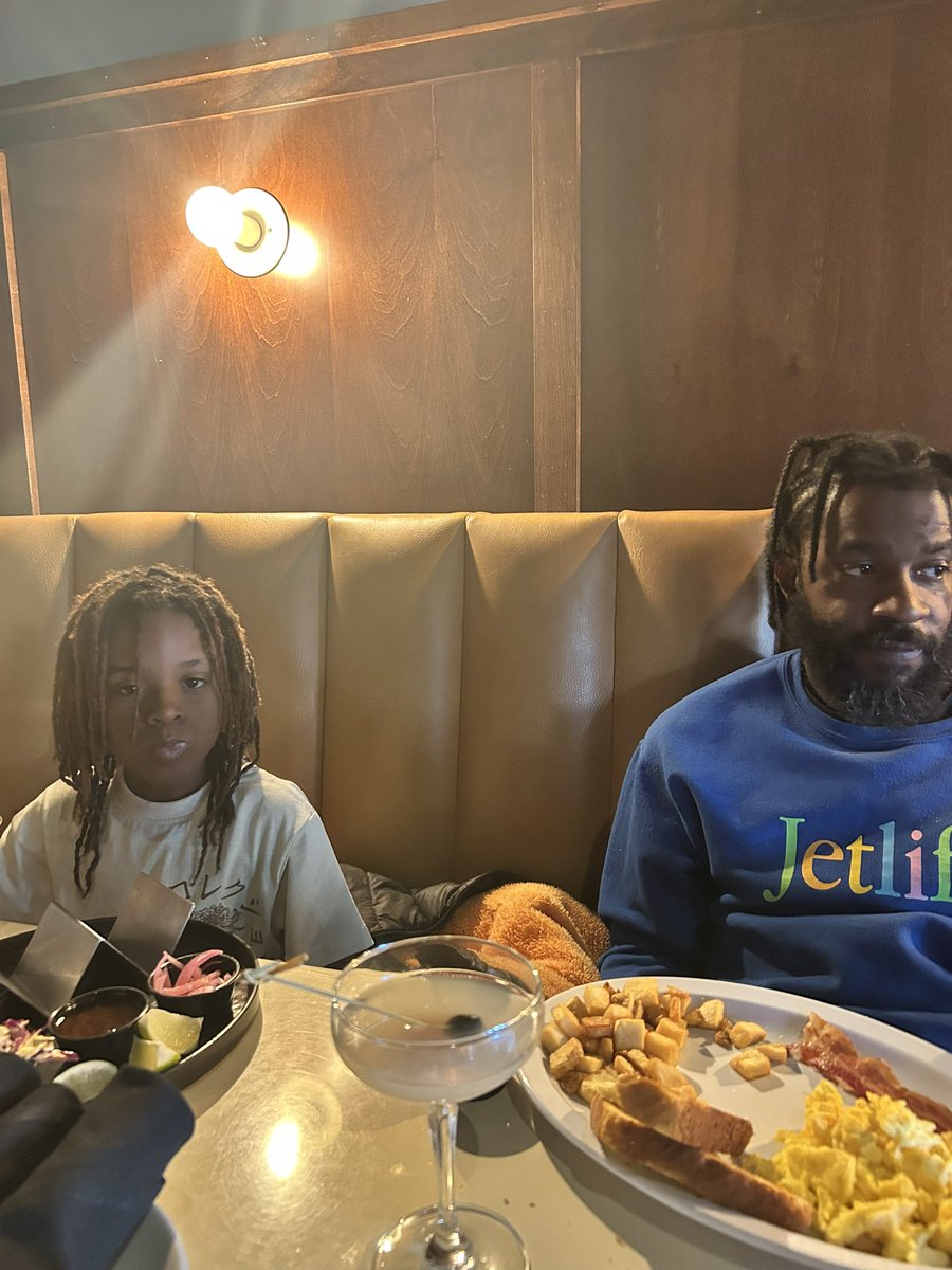 JESSDAJUICY's tweet photo. Birthday Shenanigans w/ my twin https://t.co/pHmXy6CsS4