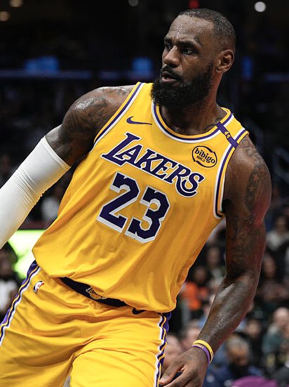 LEBRON JAMES TONIGHT:

33 POINTS
12 ASSISTS 
11 REBOUNDS 
54% FG

🔥🔥🔥🔥