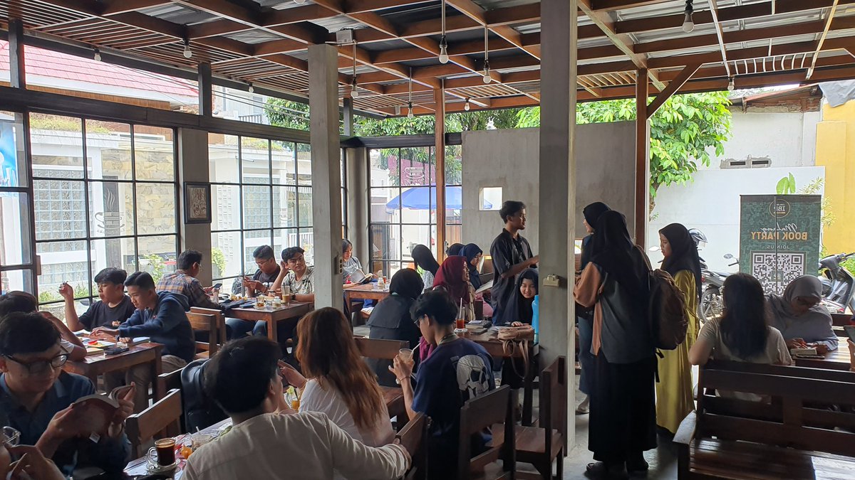 kafe_pustaka's tweet photo. Malang BookParty!
#kafepustaka https://t.co/LRcfOWW2uF