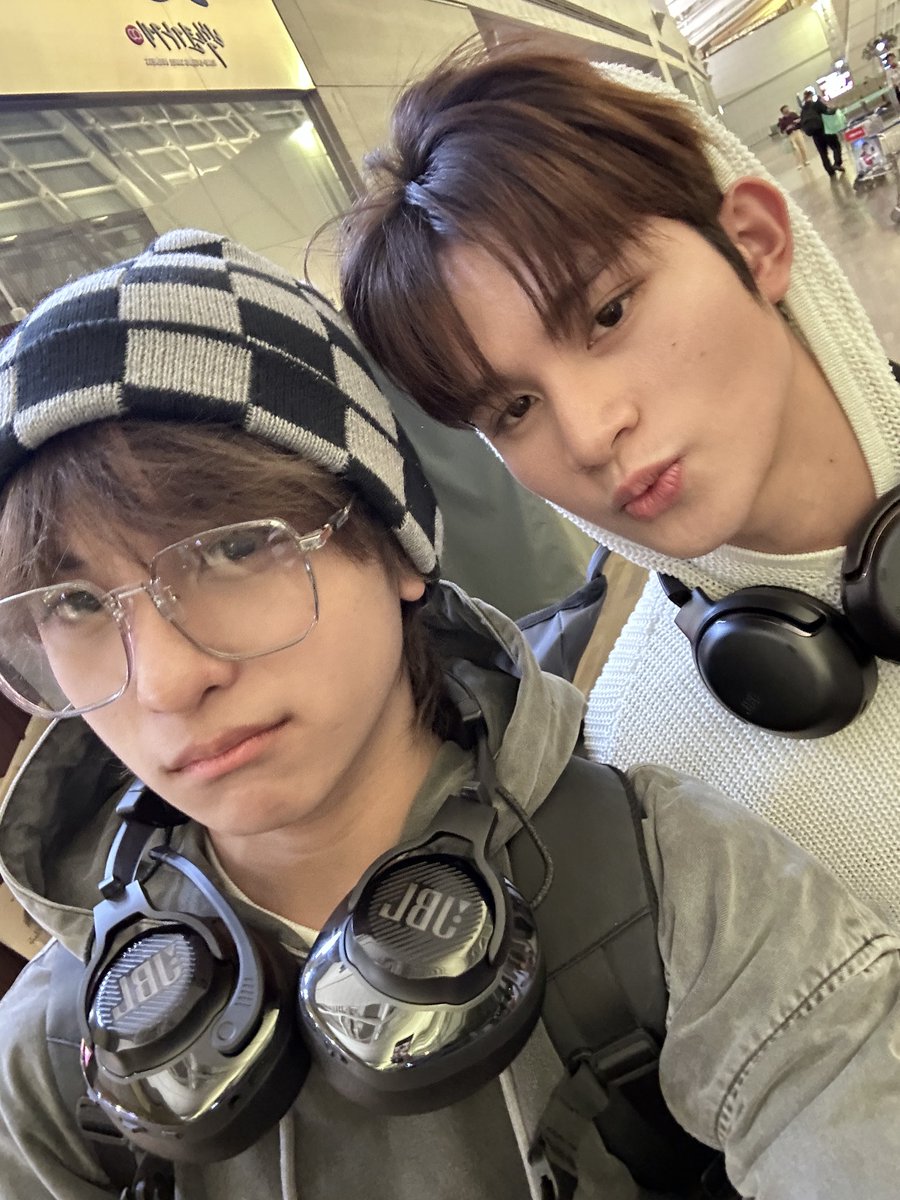 HORI7ON_twt's tweet photo. [🐰] HAPPY BIRTHDAY TO OUR VITAMIN WINSTON! 🦊 please continue to be funny and goofyy heheheheheh labyu 🫰

#HORI7ON #호라이즌 #MARCUS #마커스 https://t.co/GWAqDk3ejK