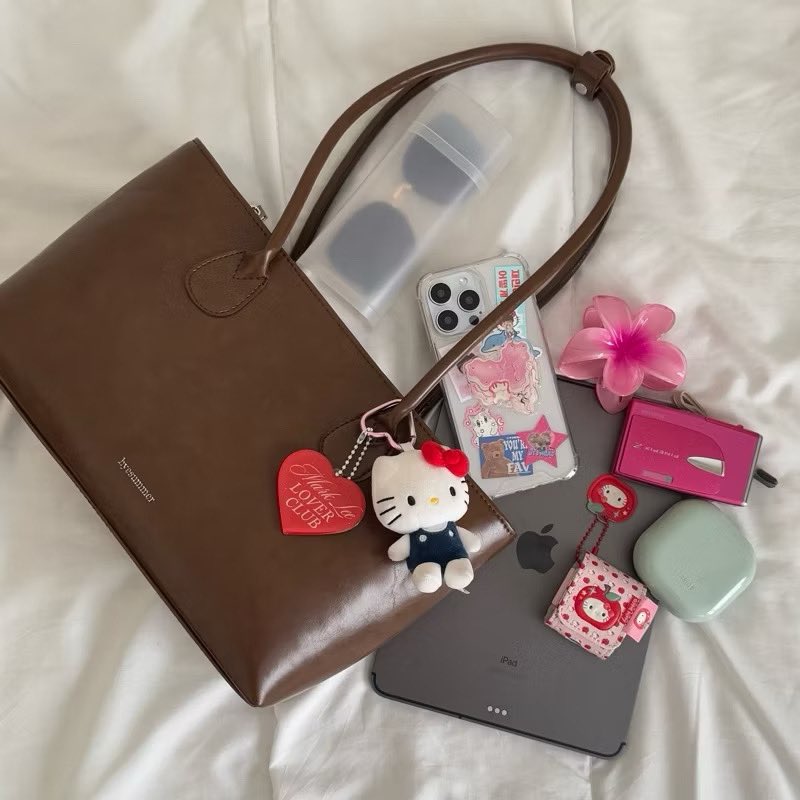 sonhosaurus's tweet image. 🦫 ⸝ ⸝ ⸝ รวมกระเป๋าโทนน้ำตาลแบรนด์ไทยมาให้ สามารถใส่ไอแพดได้ เอาไว้สะพายไปเรียนหรือทำงานได้เลย ราคา 600-1500 คั้บบ 🛌🪹 ✿