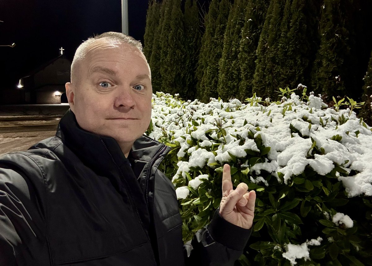 RyanVoutilainen's tweet image. Came to Aldergrove in Langley BC to find some snow accumulation—further chcs for snow start in the wee hours &amp;amp; cont til mid-AM Sun. 5-15cm w/ locally higher amts. Unfortunately the convective nature of the precip makes pinpointing where next to impossible.

#BCsnow #BCwx #BCStorm
