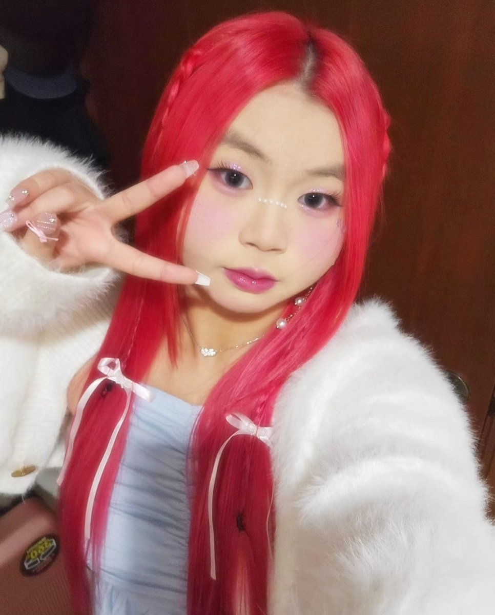 yourfavlyon's tweet photo. I miss rieeeee 
#lyOnselcaday #OOOselcaday #OnlyOneOf #lyOn https://t.co/MTio33rLqD