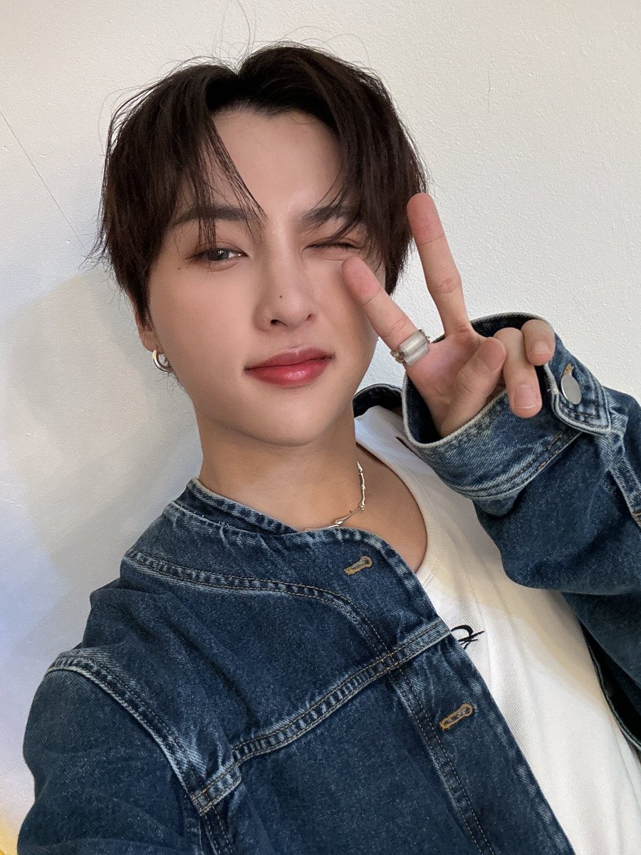 yourfavlyon's tweet photo. I miss rieeeee 
#lyOnselcaday #OOOselcaday #OnlyOneOf #lyOn https://t.co/MTio33rLqD