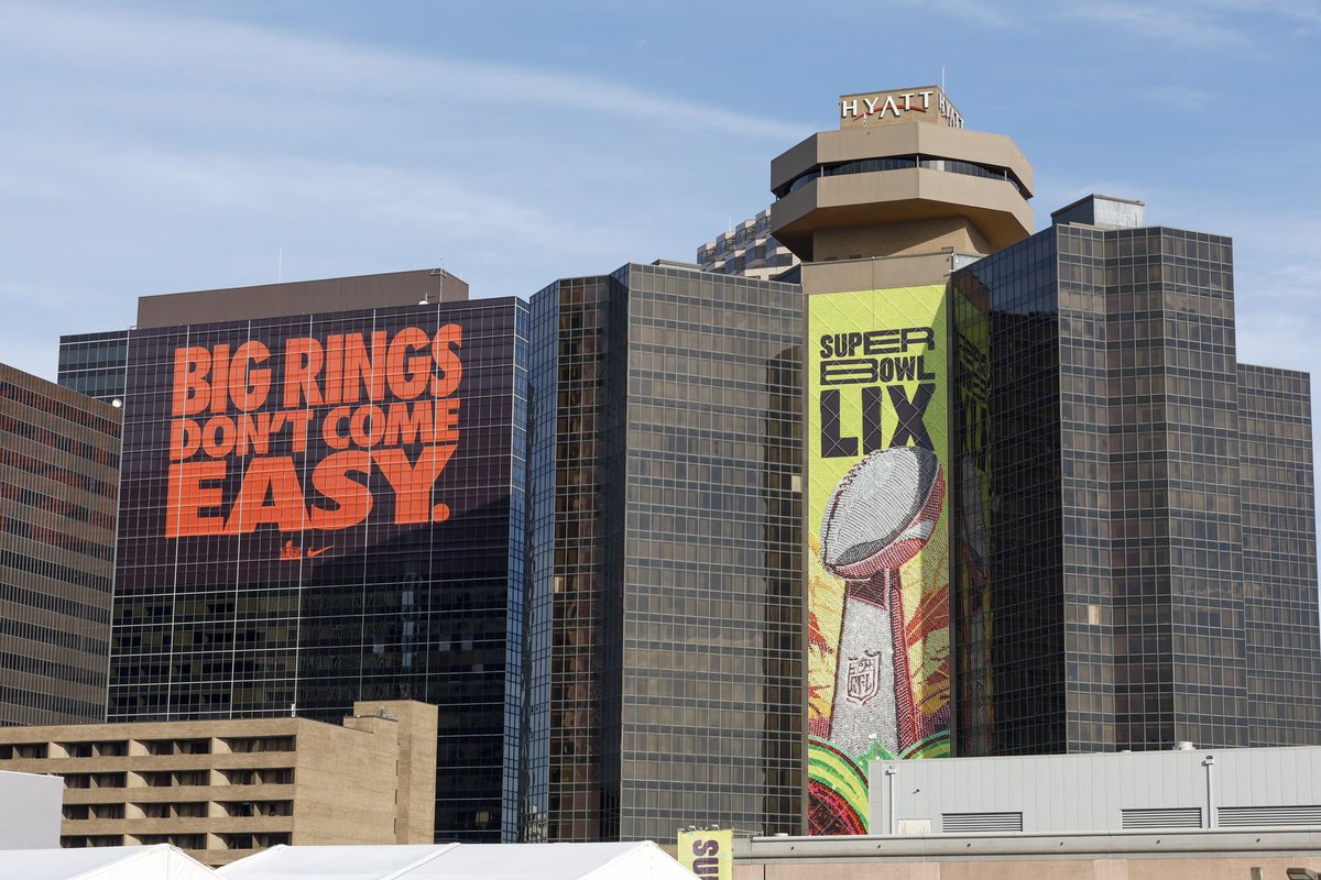 GNOsports's tweet image. READY 🏈✨ #SBLIX #ItsWhatWeDo