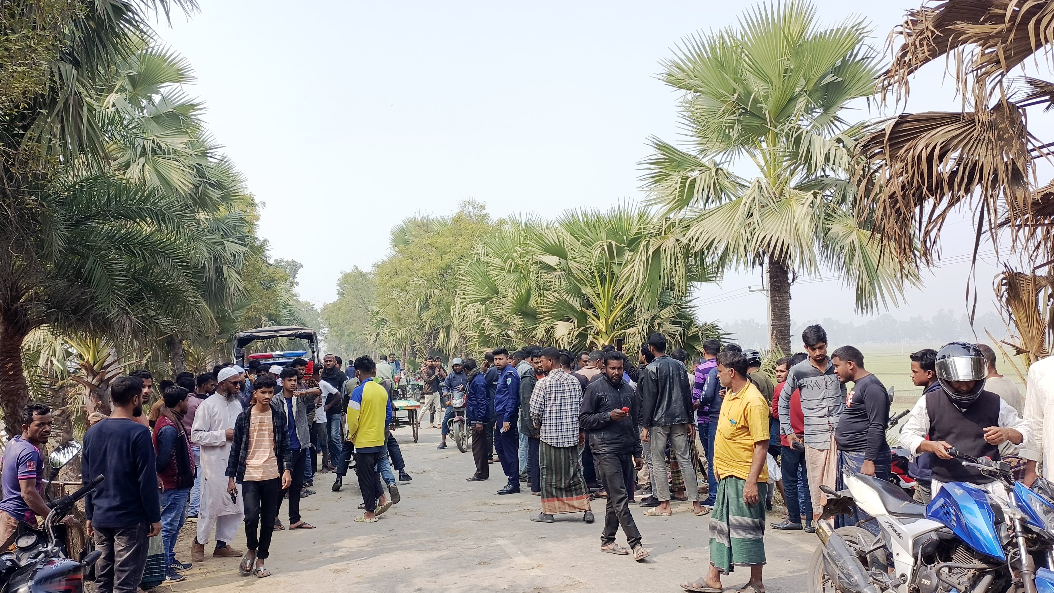 নওগাঁয় মোটরসাইকেল-ভ্যানগাড়ি সংঘর্ষে দুইজন নিহত