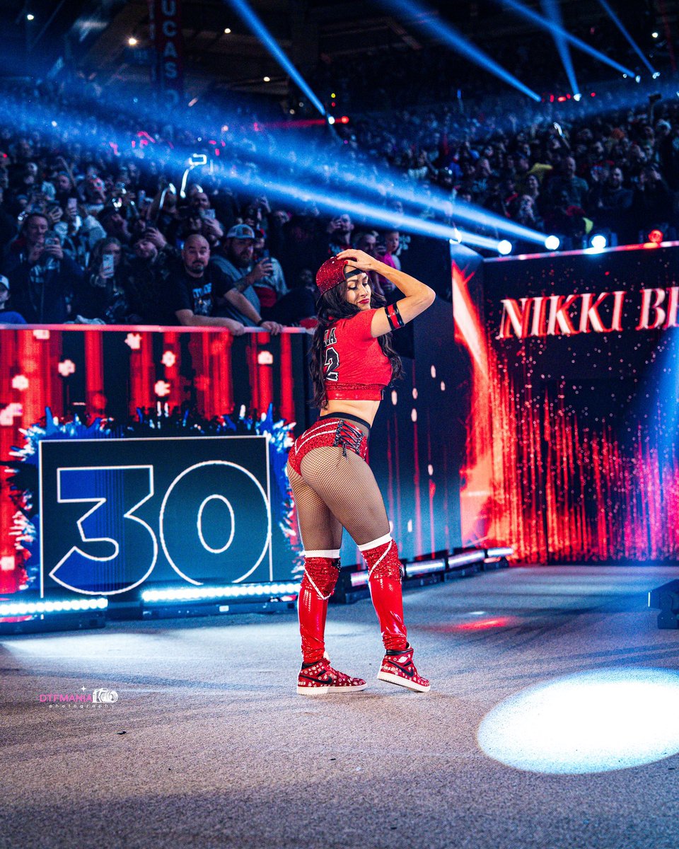 zaddyziggler's tweet photo. Photograph of the night, just LOOK at her https://t.co/rp448AcSks