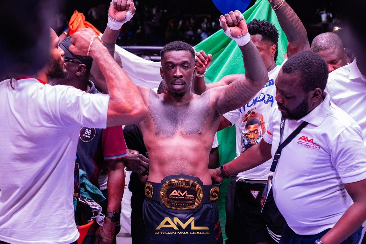 policedusport's tweet photo. 🇨🇮🥇 Kommander Samo Samo, nouveau roi du MMA africain !
L’Ivoirien Dona Salim ZIGUI s’impose face au Malien Moussa SOUNKARA après 3 rounds intenses et décroche la ceinture de l’African MMA League 06 ! 🏆🔥
📸 Grouilleur 3.0
#AML06 #MMA #SamoSamo #Champion #PoliceDuSport https://t.co/4sj2pyovCa