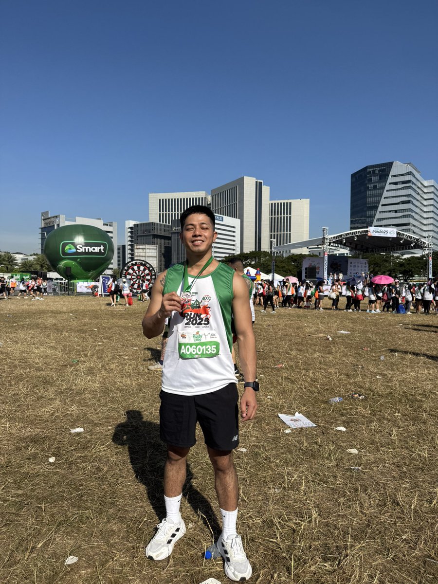 jickson0326's tweet photo. 3 marathons down, countless memories made! 🏅 Grateful for the challenge and the medal from my 3rd marathon. Big thanks to 7/11 Marathon for the unforgettable experience! #MarathonFinish #3rdMarathon #7ElevenMarathon #run2025 #7elevenrun2025 https://t.co/qzu8dAq1rS