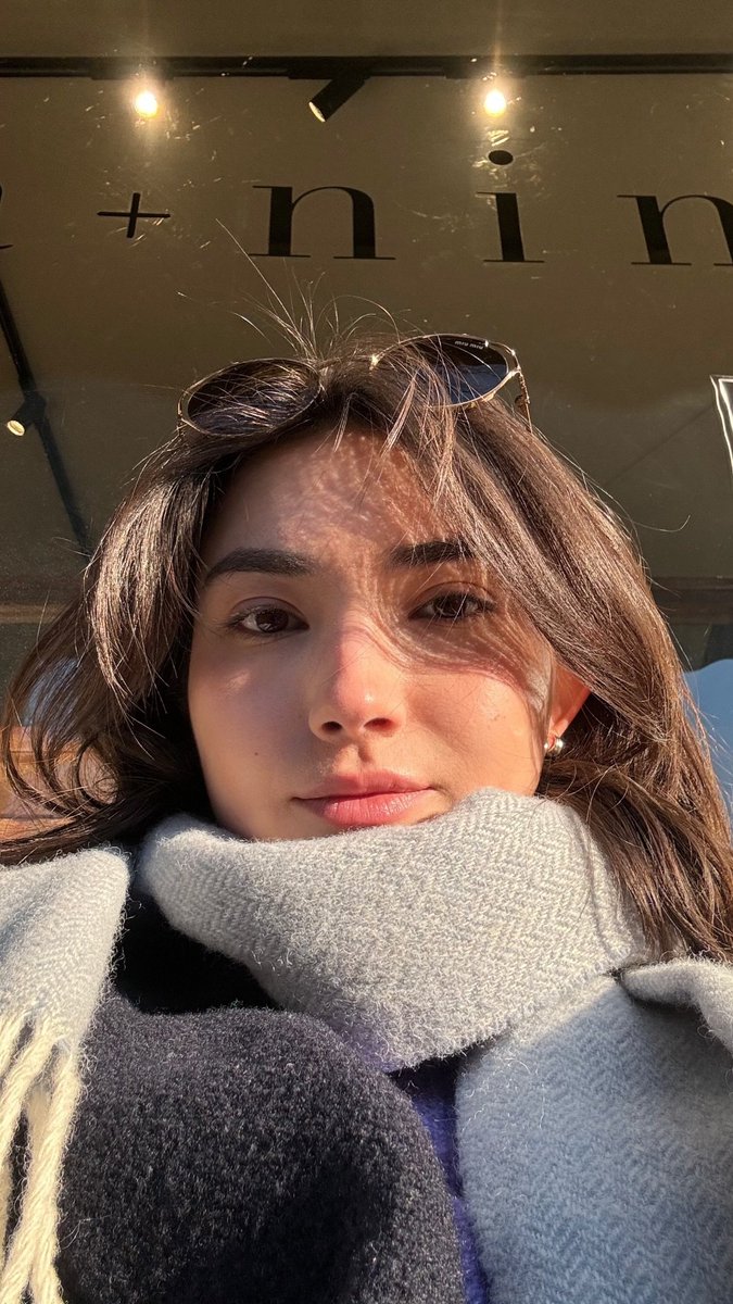 AvatarNetflix_'s tweet photo. Maria in Amsterdam 💚! https://t.co/p3BOmPPanK