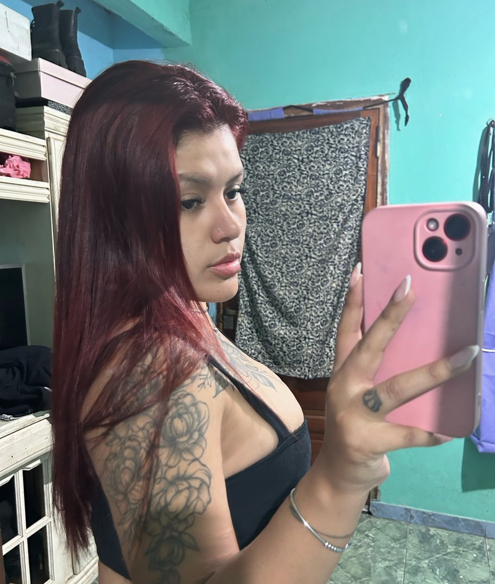 tell me, are you a feet guy or a boob guy? 🫣