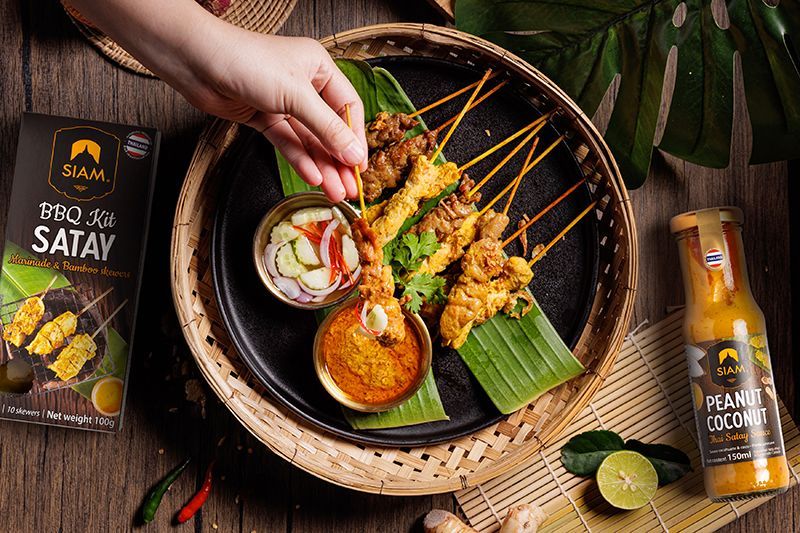 Siam_Thailand1's tweet image. Indulging in Thai Chicken Satay with SIAM Peanut Sauce offers a remarkable taste adventure. The grilled chicken remains succulent, while the SIAM Peanut Sauce, with its sweet, salty, and spicy flavors, is the star. 

Full recipe here = buff.ly/3UMAi4d 

#sataysauce #siam