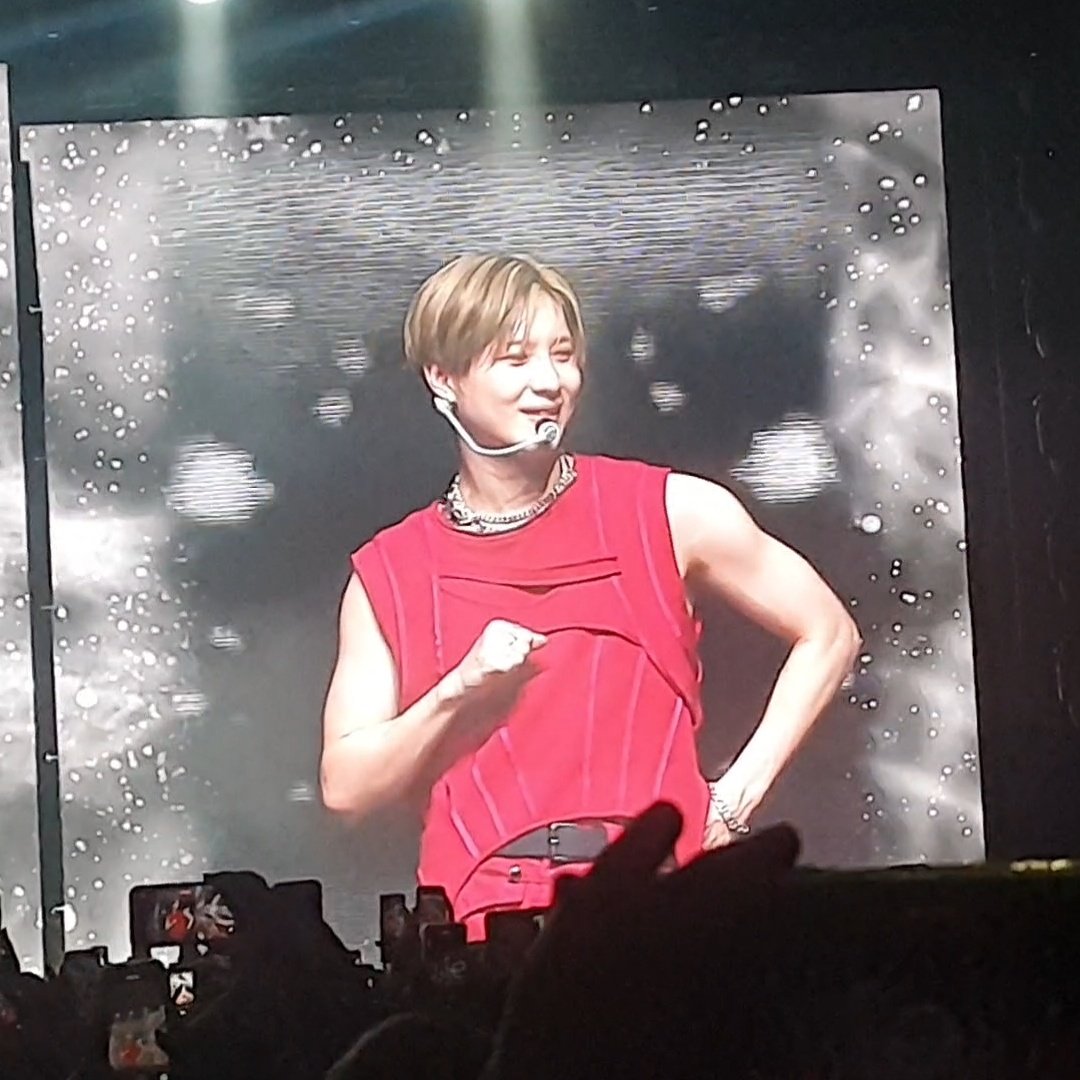 maytaemkey's tweet photo. Melhor dia da minha vida slk #TAEMIN_WORLD_TOUR https://t.co/XszPN97y96